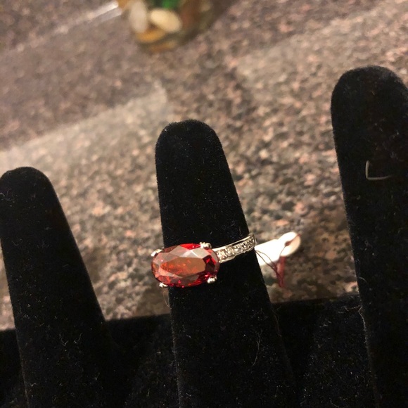 Sterling Silver Ring with red stone - Picture 8 of 9